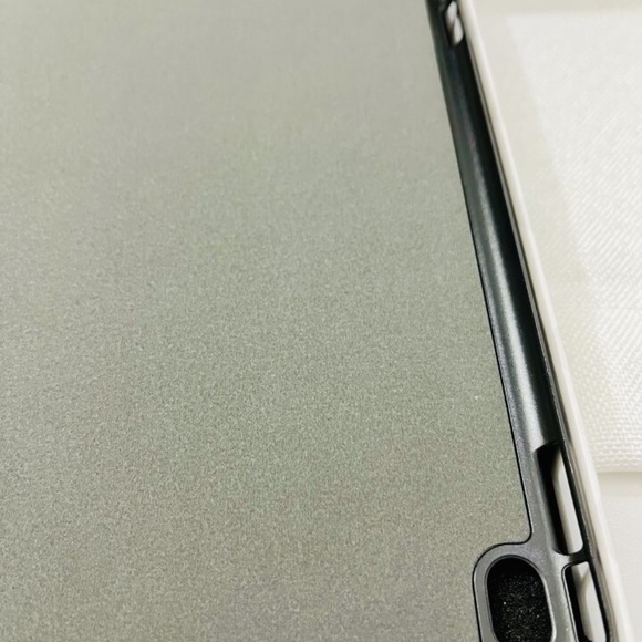 EUC ZUGUCASE Prodigy X for iPad Pro 12.9 1/2 - listing as EUC, box not sealed - Picture 4 of 6